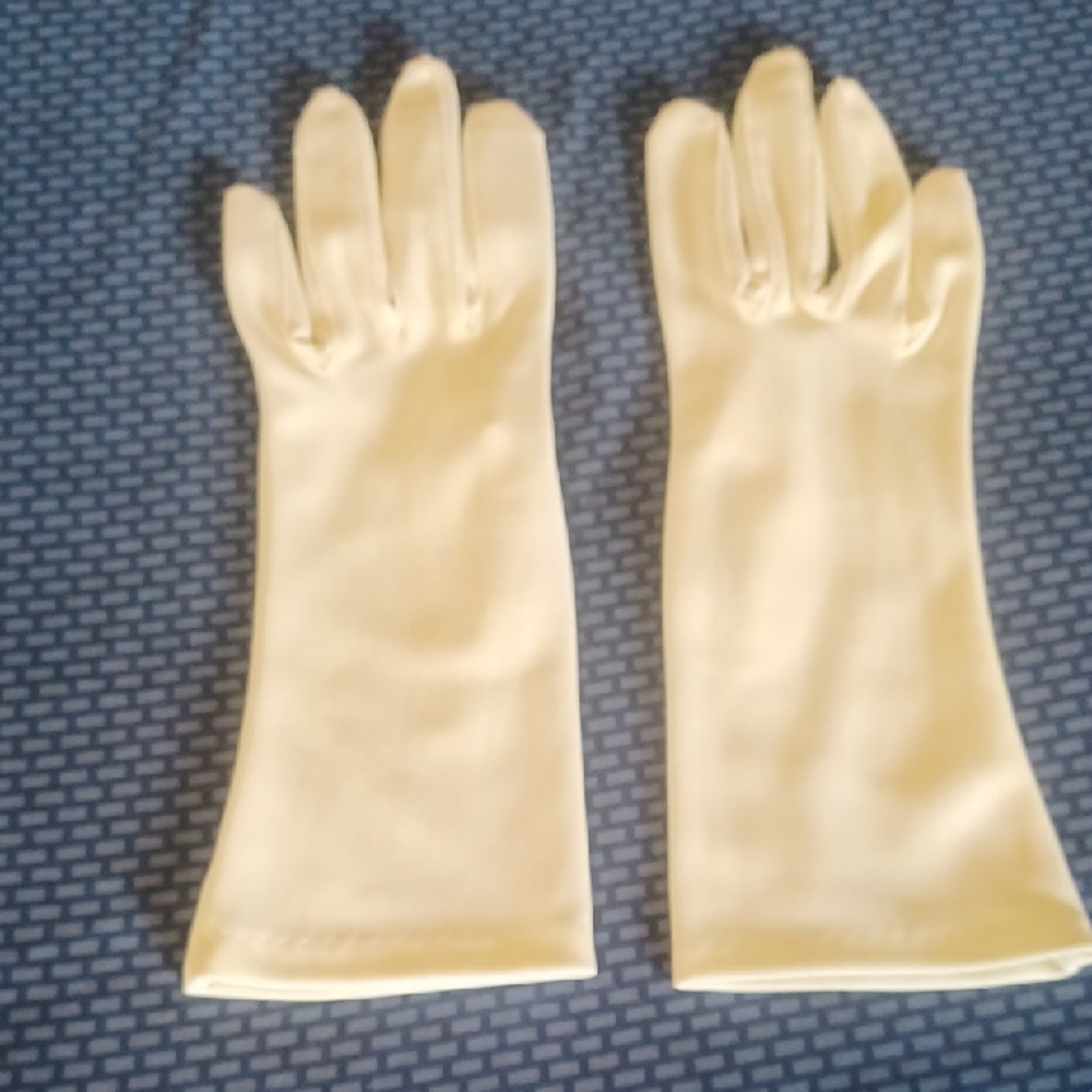 Ladies White Gloves